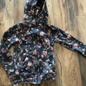 Lululemon size 4 scuba RARE